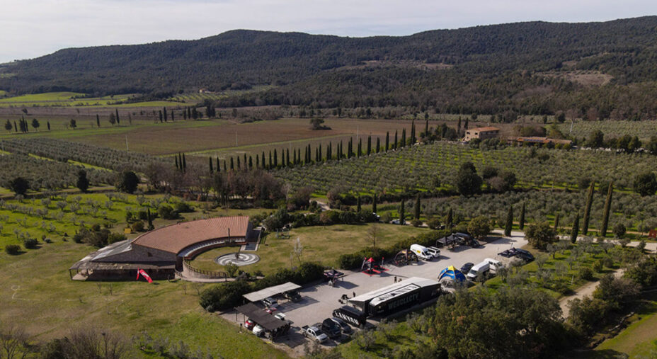 Una foto dall'alto della Tenuta Il Cicalino, una delle strutture bike friendly che aderisce al progetto