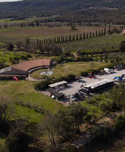 Una foto dall'alto della Tenuta Il Cicalino, una delle strutture bike friendly che aderisce al progetto