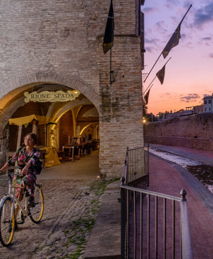 La promozione del cicloturismo in Umbria consente di scoprire bellissimi borghi poco conosciuti
