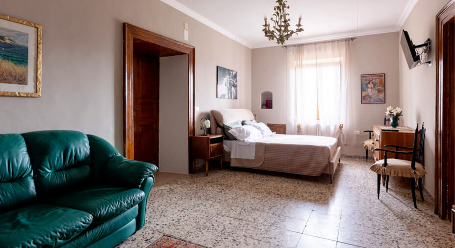 Camera Donna Gisella, la mamma, tutto porta il suo tocco: discreto, accogliente, profondo(foto Borgo Riolo)