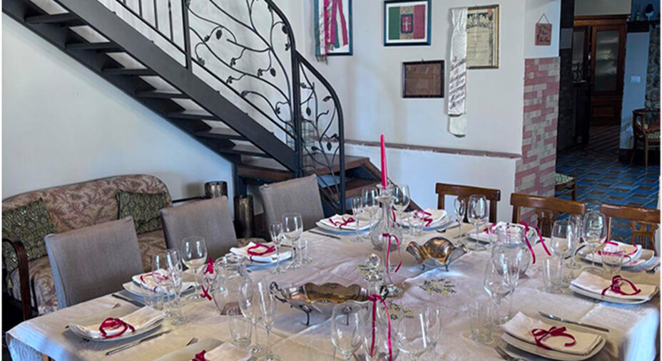 La tavola imbandita: la stessa scena vissuta il 12 maggio (foto Borgo Riolo)