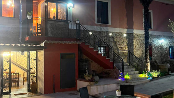 Questa la scena all'arrivo nella struttura: quasi buio, grande suggestione (foto Borgo Riolo)
