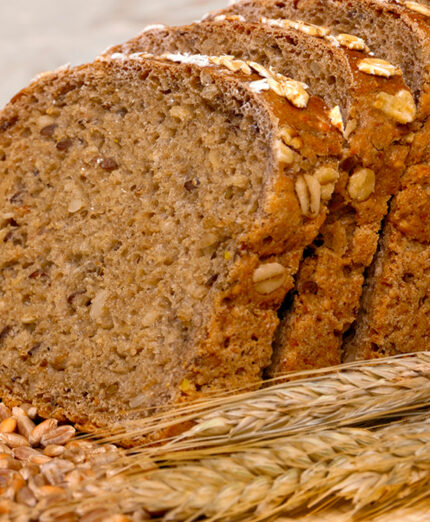 Il pane integrale magari va evitato nel pre-allenamento per le sue fibre, ma va bene se consumato in anticipo (depositphotos.com)