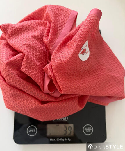 La maglia Castelli Comfort Travel Mesh Top in taglia XL non arriva a 40 grammi