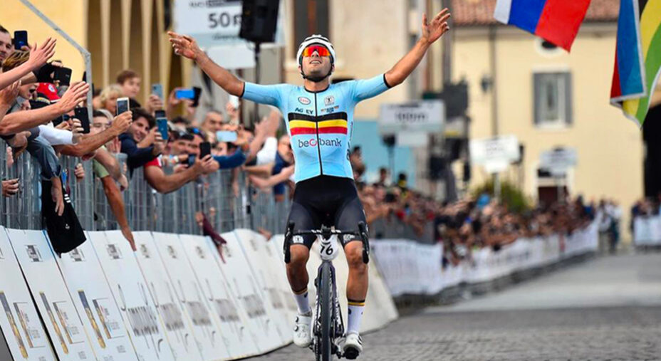 Nel primo mondiale gravel del 2022, Gianni Vermeersch vince con una Canyon Aeroad CFR da strada