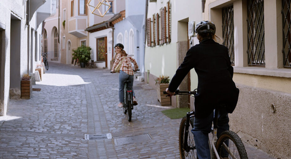 In bici tra i vicoli e le piazze di Bressanone: un mix tra relax e scoperta. E anche ottimi sapori (foto Brixen Turism)