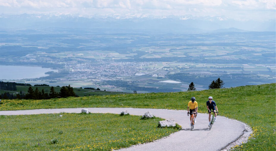 Le colline del Vaud, tra il Lago Lemano e il Lago Neuchatel: un richiamo fortissimo per la bici, anche perché le strade non sono troppo trafficate (foto Svizzera Turismo)