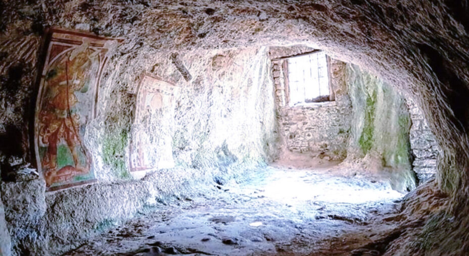 Natura, sapori ma anche tanta cultura. L'Abbazia di Farfa, il Santuario di Vescovio o la Grotta di San Michele Arcangelo a Cottanello... c'è tanto da visitare (foto Emilia )