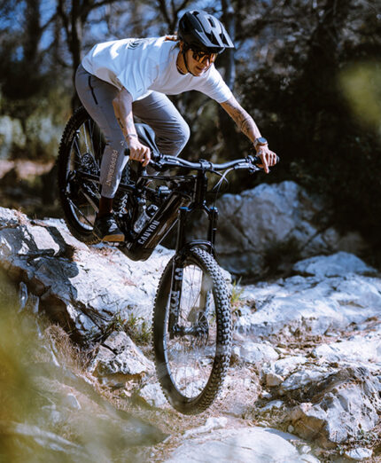 La guida della Canyon Strive:On è davvero agile grazie ad un peso ridotto e a misure del motore poco ingombranti