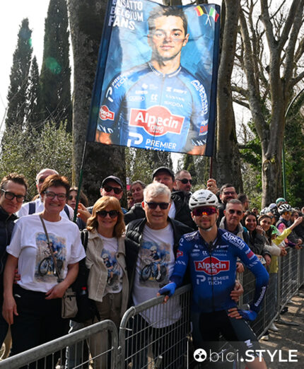 Alla Strade Bianche, un mese prima della LIegi, Francesco Busatto e il suo Fan Club