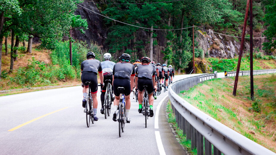 Gruppo, allenamento, cicloturisti (depositphotos.com)