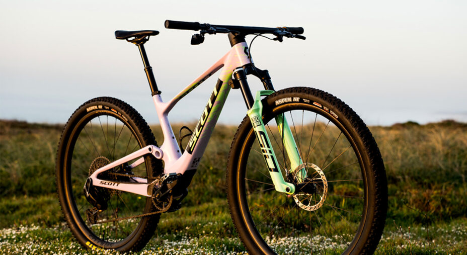 Lo sviluppo dei nuovi pneumatici di Maxxis è stato effettuato da Nino Schurter e dal suo team Scott SRAM MTB