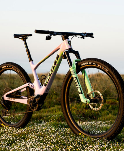 Lo sviluppo dei nuovi pneumatici di Maxxis è stato effettuato da Nino Schurter e dal suo team Scott SRAM MTB