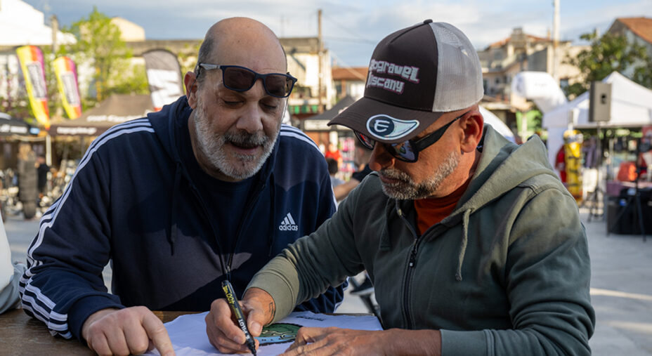 Bettini con Spiros Papageorgiou, motore del ciclismo in Grecia (cyclingphotos.gr)