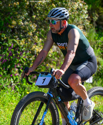 Bettini ha partecipato alla Megalopolis Gravel Classic con il numero 1 (cyclingphotos.gr)