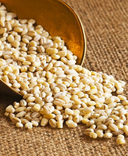 L'orzo si presenza in perle che si possono usare in cucina in svariate combinazioni (depositphotos.com)