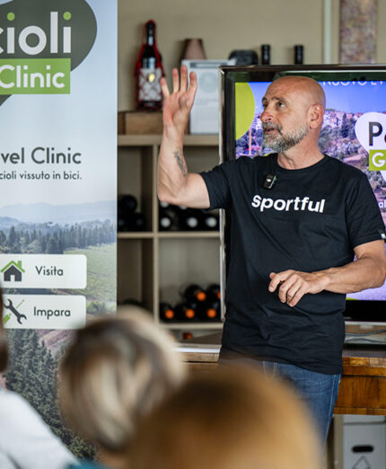 Paolo Bettini è stato l'ospite speciale e protagonista della Prova Speciale di regolarità (foto Michele Ghisoni)