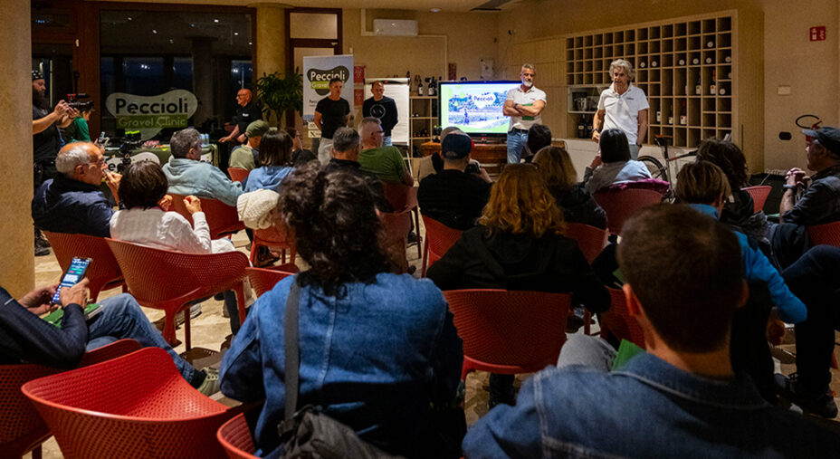 Nei giorni della Peccioli Gravel Clinic si sono alternate pedalate a sessioni di formazione (foto Michele Ghisoni)