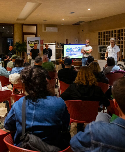 Nei giorni della Peccioli Gravel Clinic si sono alternate pedalate a sessioni di formazione (foto Michele Ghisoni)