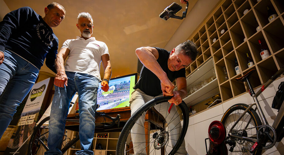Sessioni di teoria, ma anche di ordine pratico: ad esempio in tema di manutenzione (foto Michele Ghisoni)