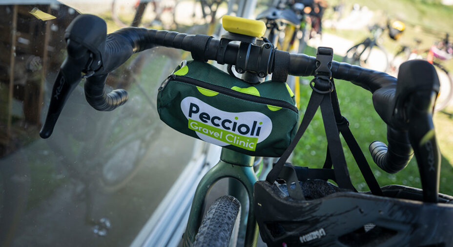 La Gravel Clinic ha poolato il territorio di Peccioli di bici e turisti curiosi (foto Michele Ghisoni)
