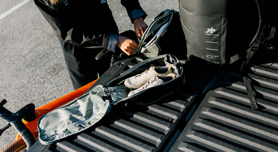 Assos e Db (Deuchebags), una collaborazione di stile e qualità