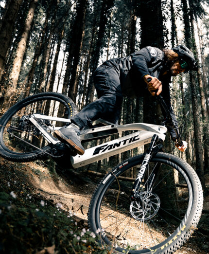 Due e-mtb Fantic votate al divertimento puro, si chiamano Sierra e Ridge