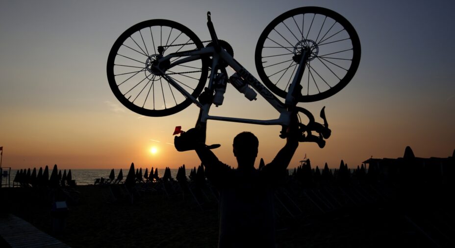 Chase the sun, da Cesenatico a Tirrenia