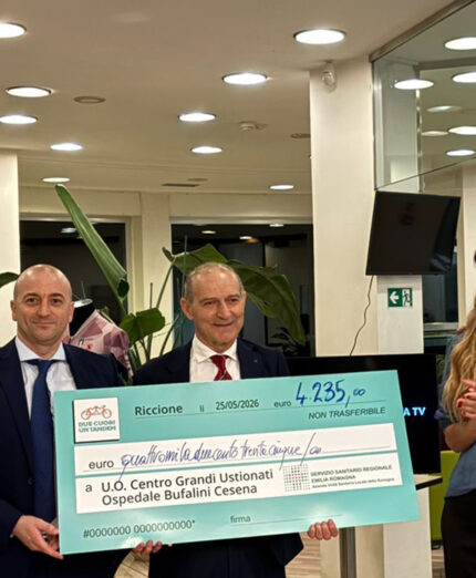 L'assegno di oltre 4.000 euro destinato alla U.O. Centro Grandi Ustionati dell’Ospedale Bufalini di Cesena