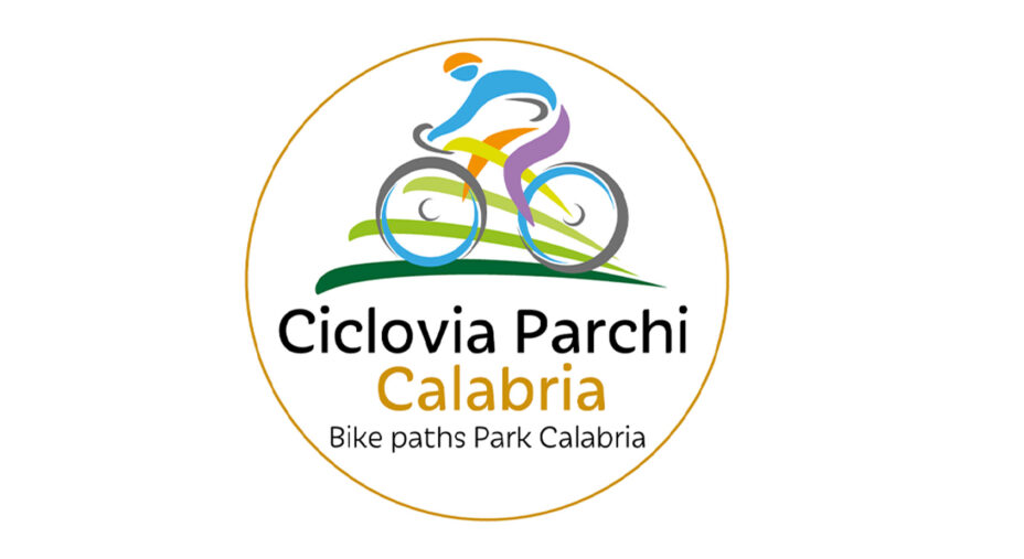 Il logo della Ciclovia dei Parchi di Calabria, che sta avendo una grande diffusione anche grazie alla Rete