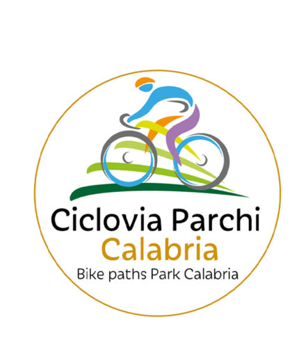 Il logo della Ciclovia dei Parchi di Calabria, che sta avendo una grande diffusione anche grazie alla Rete