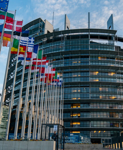La sede del Parlamento Europeo a Strasburgo, che ha posto il cicloturismo come elemento strategico (foto Kovacs)