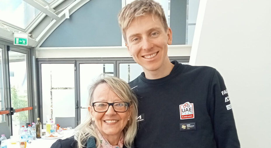 Kelly Gerla, responsabile del Kursaal con Tadej Pogacar in occasione del Giro 2025 vinto dallo sloveno