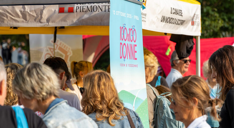 Tanti stand nella zona di partenza/arrivo. La 100x100Donne è un evento accogliente e con molti significati
