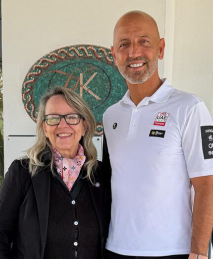 Kelly Gerla, responsabile del Kursaal con il capo del team performance Joxean Matxin