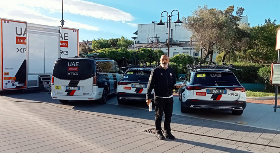 Gli altri mezzi del team del WorldTour, composto a una quarantina di persone tutte alloggiate al Kursaal