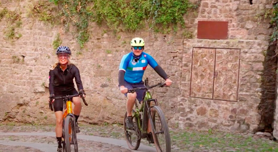 I 150 chilometri disegnati fra i castelli regalano scorci bellissimi anche all'interno dei borghi emiliani