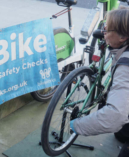 Il progetto Bike to School udinese è mutuato dall'esperienza di Londra con vari quartieri dove ha preso vita Doctor Bike