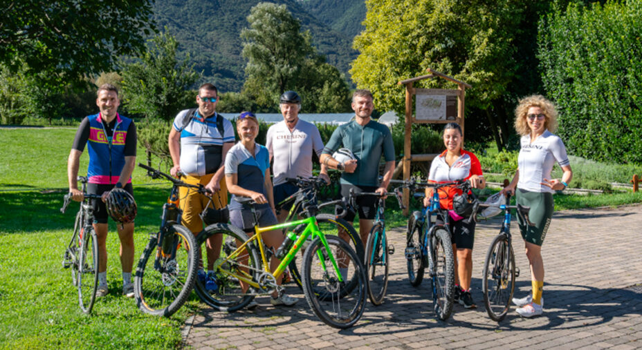 Fontana si è spesa più di una volta come guida ciclotristica per i suoi tifosi nelle zone di casa (foto Valtellina Notizie)