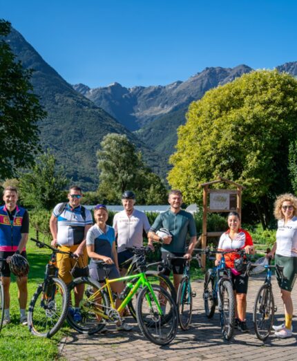 Fontana si è spesa più di una volta come guida ciclotristica per i suoi tifosi nelle zone di casa (foto Valtellina Notizie)