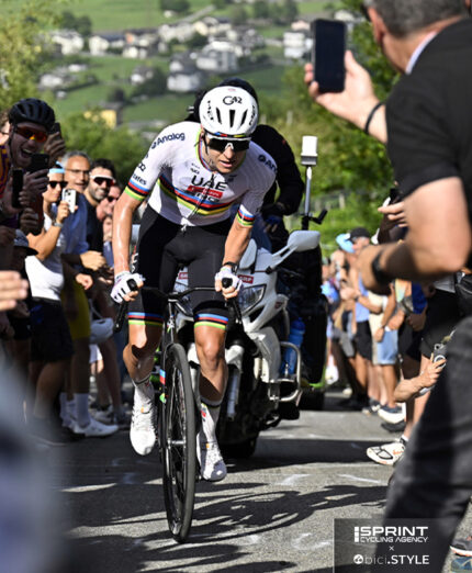 Il Tour de Suisse 2026 è partito da Sondrio con una vittoria di Pogacar