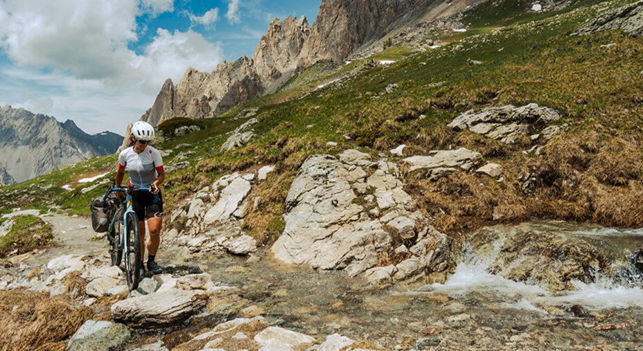 Per ovviare al problema della neve, un tratto a piedi di mezz'ora ha permesso di recuperare il sentiero