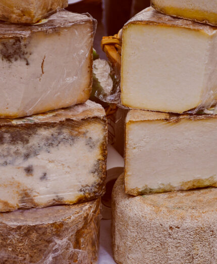 Il Castelmagno è un formaggio DOP per la sua qualità e il legame con la zona di produzione (depositphotos.com)