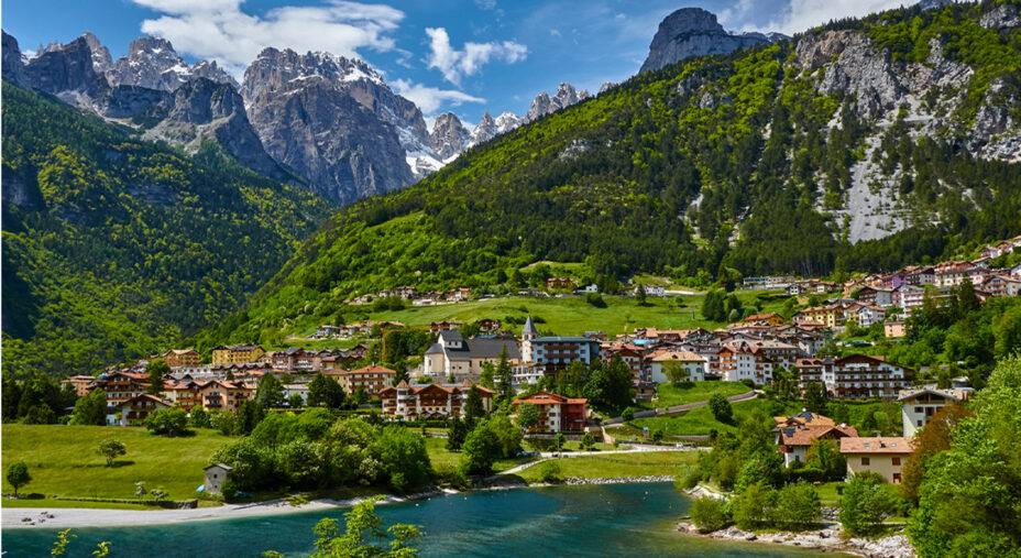 La presentazione di Trentino Marketing si è svolta a Molveno, fra il lago e le Dolomiti del Brenta (depositphotos.com)