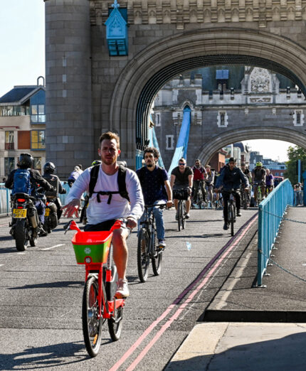 Londra ha limitato la velocità a 20 miglia all'ora: un limite che viene rispettato e ha portato al calo degli incidenti più gravi (depositphotos.com)