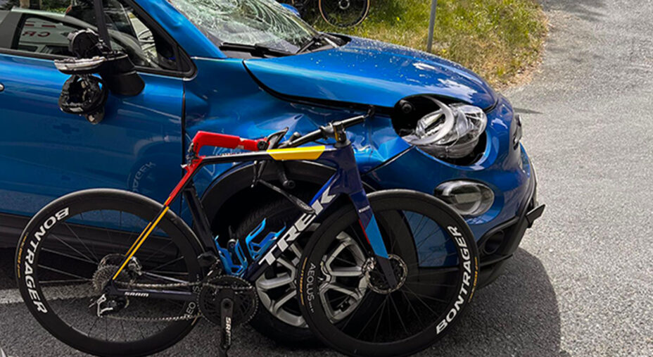 Questa è la bicicletta di Gabriele Scagliola, corridore U23 torinese, travolto dall'auto che ha deciso di svoltare senza lasciarlo passare