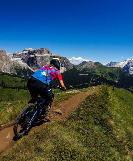 La Val di Fassa è una delle mete dell'enduro: la Coppa del mondo arriverà dal 26 al 28 giugno (foto Fassabike)