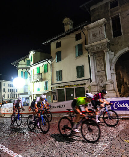 Lo strappo in pavè alla lunga si rivela spaccagambe (immagine 24h Feltre)