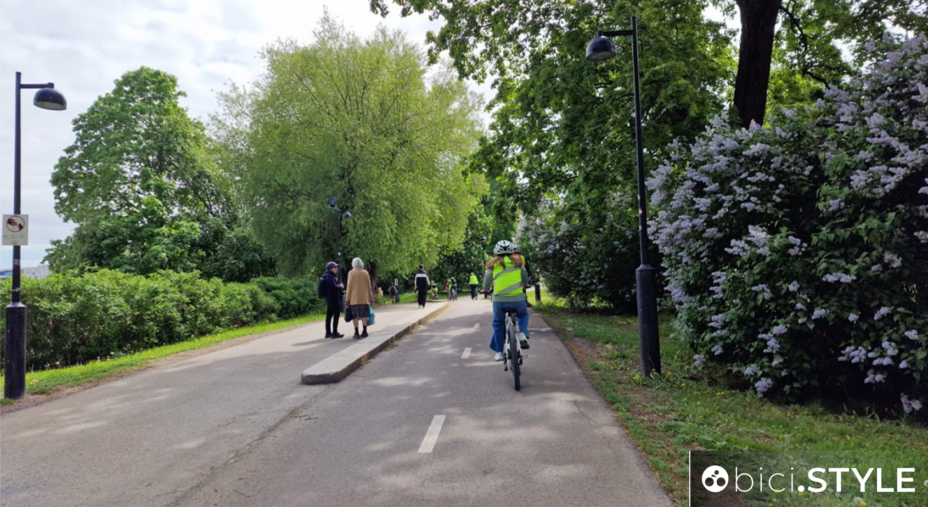Helsinki, corsia ciclabile e pedonale separate