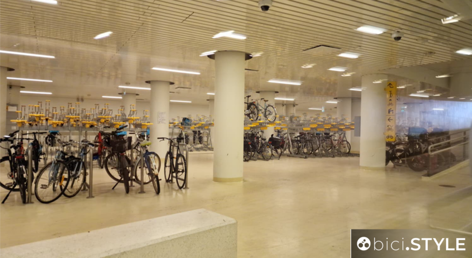 Helsinki, parcheggio stazione, bici